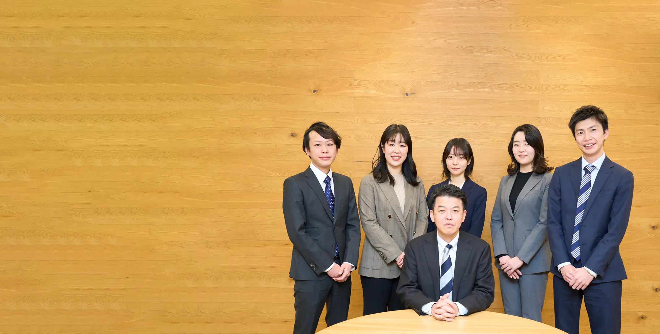 株式会社田原屋の経営陣と社員